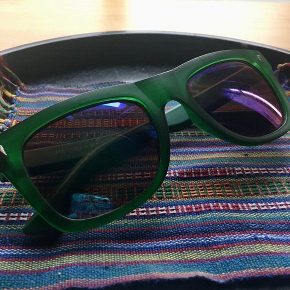🟣 2/$10 Lot of 3 Sunglasses - Green, Blue, Purple - Picture 10 of 15